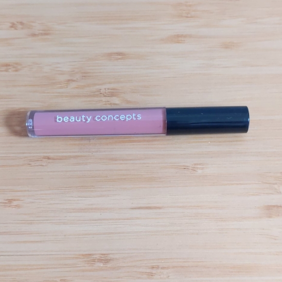 Lipstick, and lip gloss Matt - Picture 4 of 4